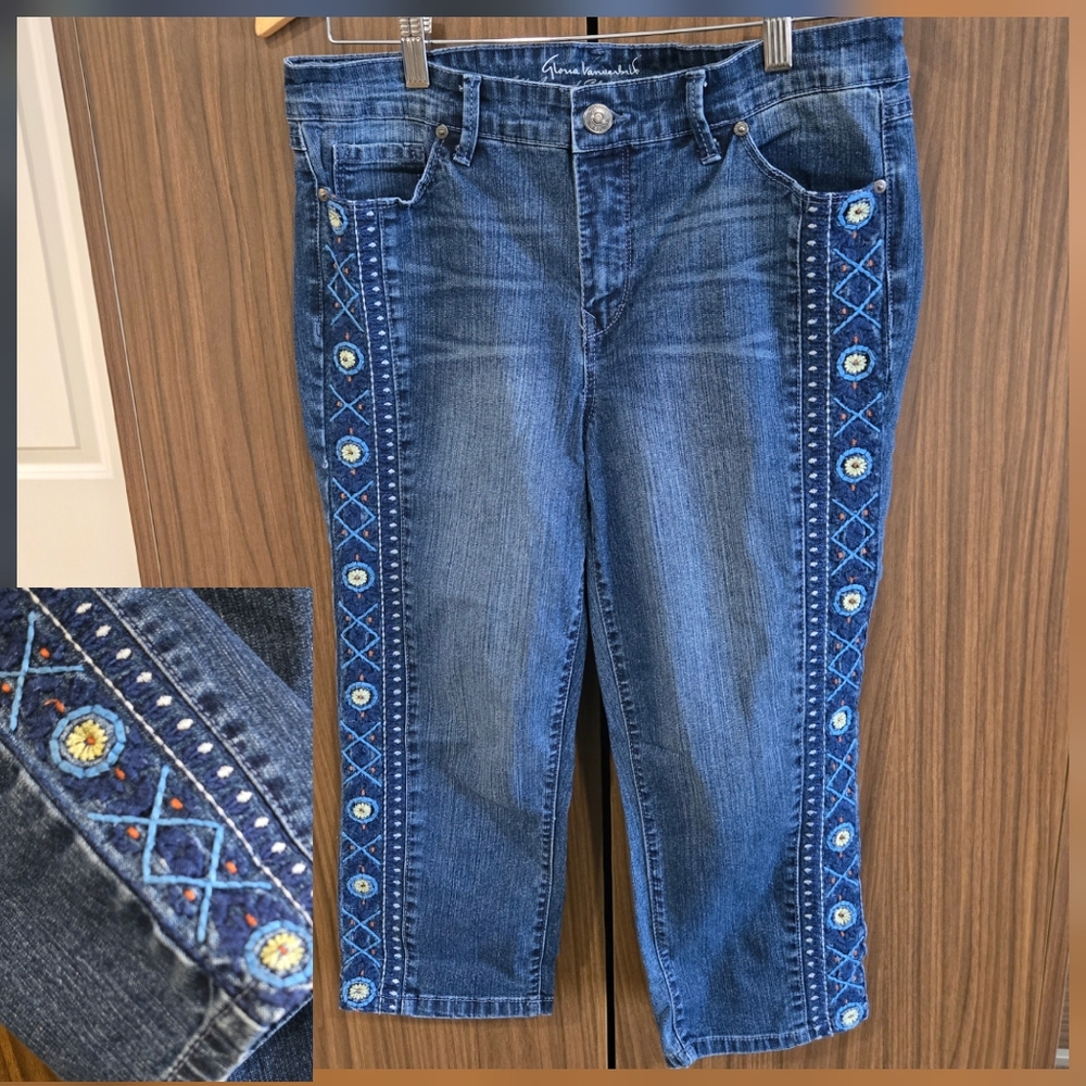 Gloria Vanderbilt All Around Slimming Embroidered Capri Denim size 10 Petite